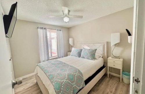 Fairvilla House | Quiet home in Metrowest