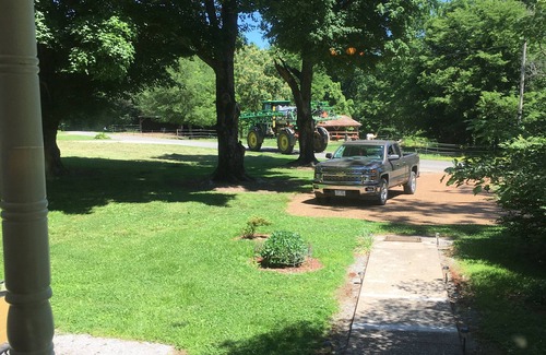 Cunningham House | Quiet home on horse farm, halfway between Paducah & Wickliffe. Close to 60 & 286