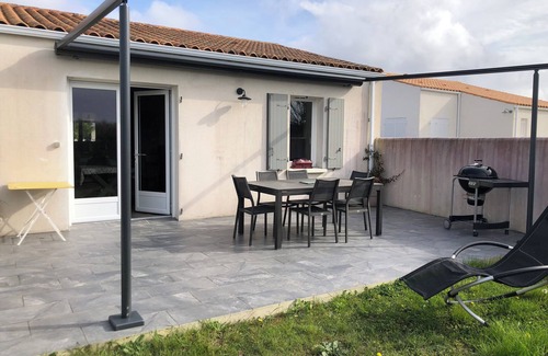Le Chateau-d'Oleron House | Quiet house 6 people with swimming pool in Oléron