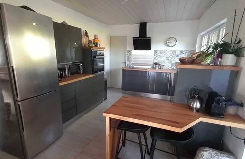 Exoudun Villa | Quiet house with swimming pool, 1 hour from La Rochelle, Futuroscope, Puy du Fou