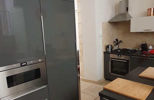 Arles City Centre Apartment | Quiet house in the historic center of Arles, classified 17th century with Patio