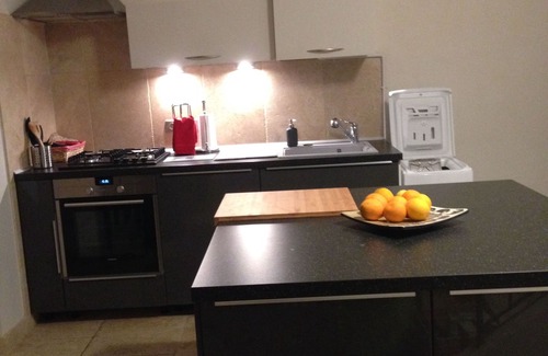 Arles City Centre Apartment | Quiet house in the historic center of Arles, classified 17th century with Patio