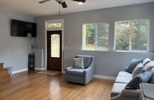 Steele Creek Cottage | Quiet Lakefront Escape