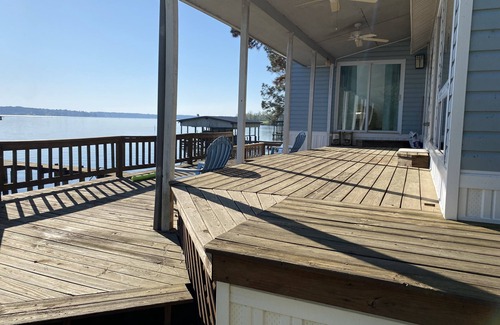 Onalaska House | Quiet Lakefront! Kayak, sup, Lilypad, game room! Pet friendly!