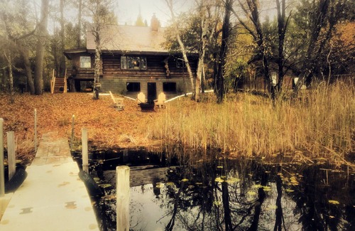 Bigfork Cabin | Quiet Lakeside log cabin with teaching/studio space available for retreats.
