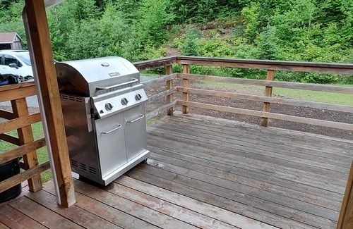 Lac Superieur Village Cottage | Quiet Laurentian Getaway, Close to the Excitement