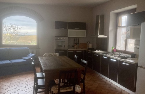 Monforte d'Alba House | Quiet little house with a view in the center of the village