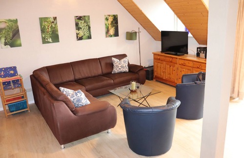 Burgen Apartment | Quiet living at the winegrower's with a view of the vineyards - own restaurant