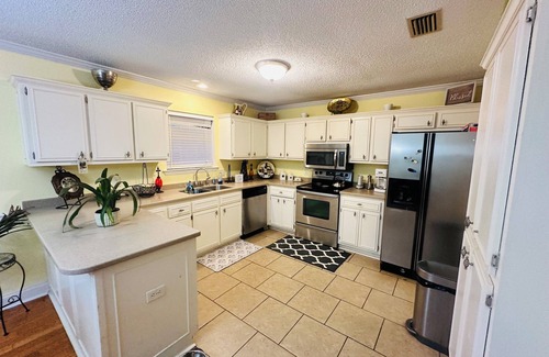 Brunswick House | Quiet Location convenient to I-95 & Beach Causeways! NO FEES!
