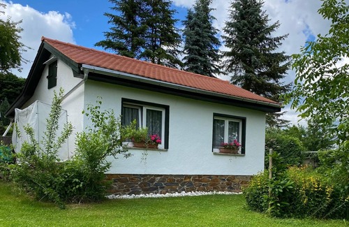 Bad Elster House | Quiet location. Large garden, private terrace and parking lot. Pet friendly