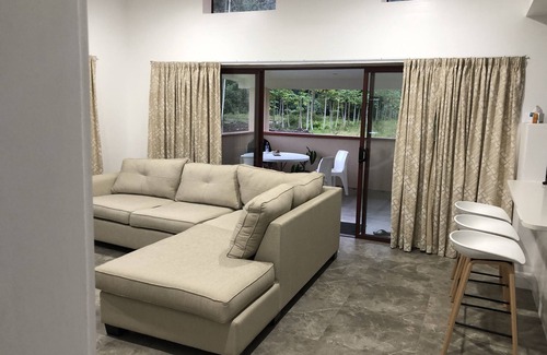 Ngatangiia Cottage | Quiet Location With About a 20 Minute Walk to the Famous Muri Beach