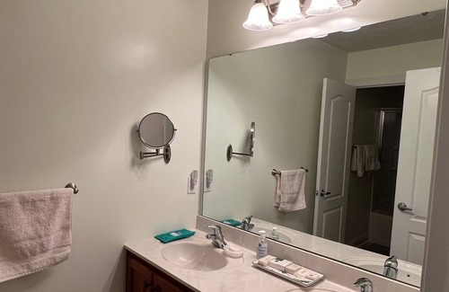 Oakdale Condo | Quiet Luxury 3BR 2.5 Bath Fully Furnished home - Minimum 4 weeks or more