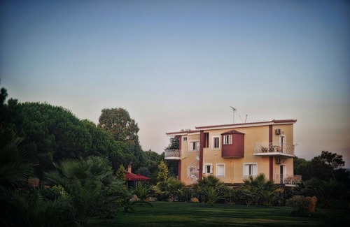 Kiparissia Apartment | Quiet luxury beachfront Suites in Kalo Nero Beach with spectacular ocean views