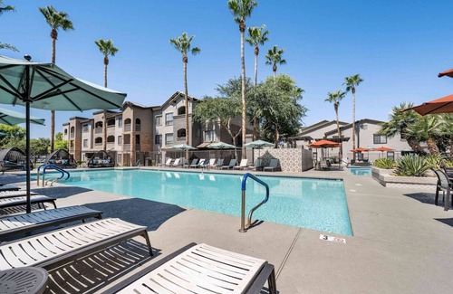 Chandler Apartment | Quiet Modern 2BR Pickleball, Pool, Parking, Gym 03