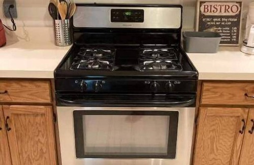 Mishawaka House | Quiet ND Area Home W/Pool, Hot Tub, home Theater.