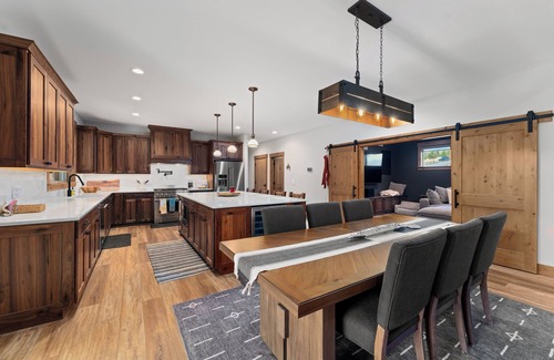 Pateros House | Quiet New Home on Methow River secluded! Near Golf, Trails and Winery’s