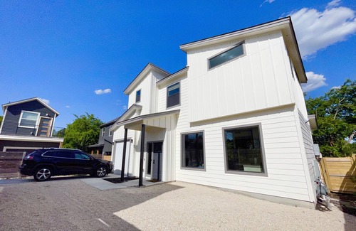 St. Johns House | Quiet Oasis 10 min from Downtown, New Build 2022!