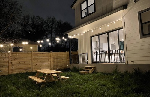 St. Johns House | Quiet Oasis 10 min from Downtown, New Build 2022!