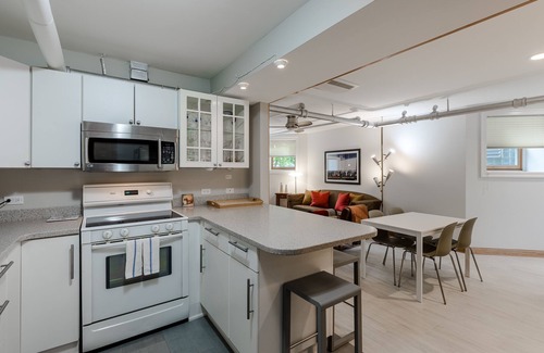 Ukrainian Village Apartment | Quiet Oasis Only Minutes from Downtown - Friendly Neighborhood! by AllSet Turnover