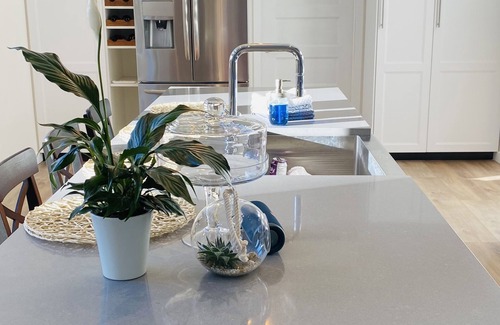 Sooke Cottage | Quiet oasis steps from the Sooke River.