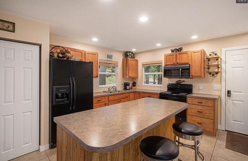 Mecosta Cottage | Quiet oasis steps from the water with access to Canadian Lakes amenities!