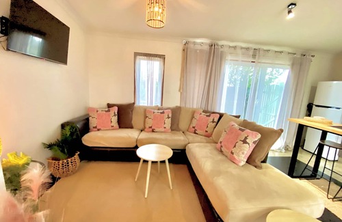 Kalbarri House | Quiet Oasis, Walk to the Beach and cafes. Stylish and Modern
