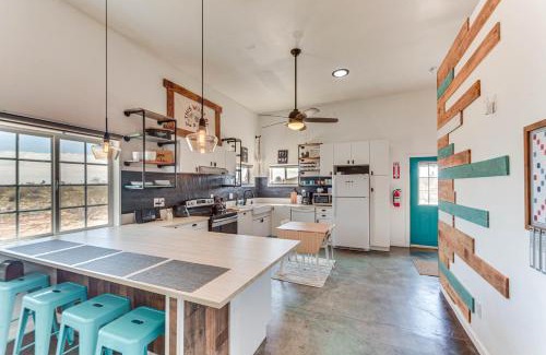 Landers House | Quiet Oasis with Hot Tub 21 Mi to Joshua Tree!