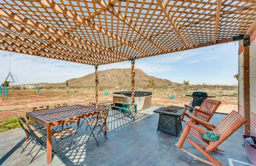 Landers House | Quiet Oasis with Hot Tub 21 Mi to Joshua Tree!