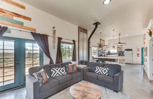 Landers House | Quiet Oasis with Hot Tub 21 Mi to Joshua Tree!