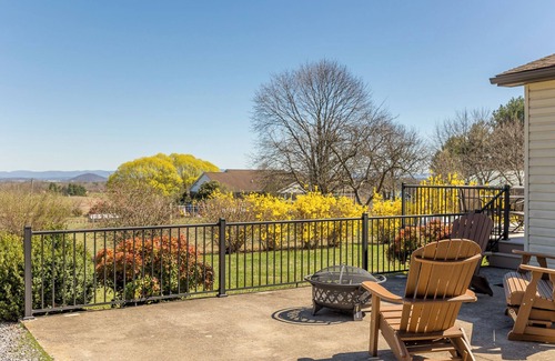 Bridgewater House | Quiet, off the grid getaway with access to hiking, fishing and wineries nearby!
