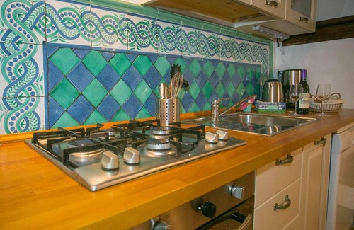 Montescudaio Apartment | quiet panoramic location with pool, 3 double rooms, 3 bathrooms, kitchen, terrace, private garden