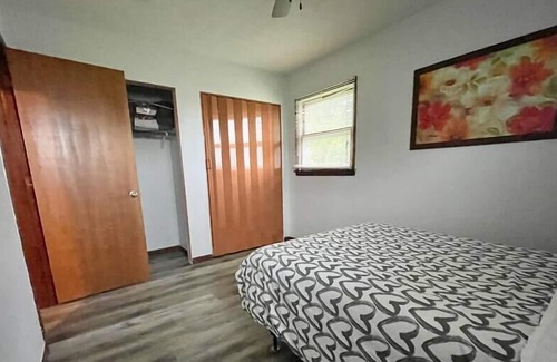 Franklin House | Quiet, Peaceful Home in Franklin, Sleeps 6!