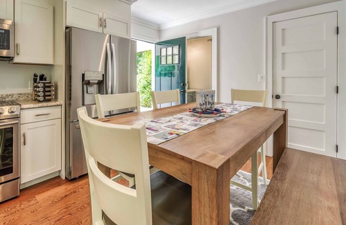 Edgartown House | Quiet, Pet Friendly, Close to Edgartown and Oak Bluffs Beaches - FIVE STARS