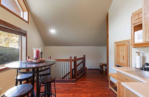 Anaconda Cabin | Quiet Pintler Getaway - Minutes from Georgetown!