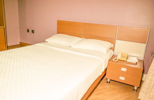 Ojodu House | Quiet Pools Inn and Residence