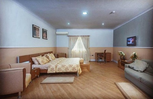 Ojodu House | Quiet Pools Inn and Residence