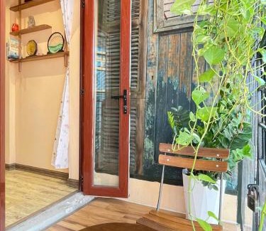 French Quarter Apartment | Quiet Private Apartment, 5' to Hoan Kiem Lake, 2 Balconies, 1 Bedroom, Free WIFI - NETFLIX, Zeit Home 506
