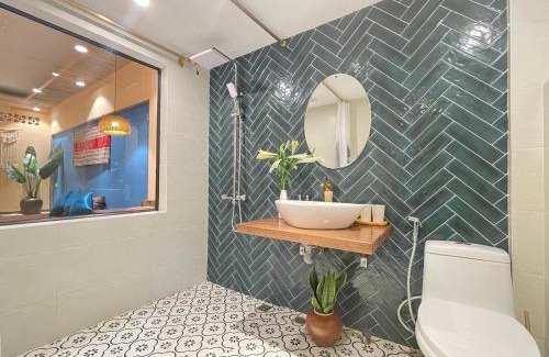 French Quarter Apartment | Quiet Private Apartment, 5' to Hoan Kiem Lake, 2 Balconies, 1 Bedroom, Free WIFI - NETFLIX, Zeit Home 506