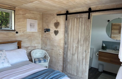 Puketapu Cabin | Quiet, private Cosy Cabin with en-suite. Access to bike paths, river and pub.