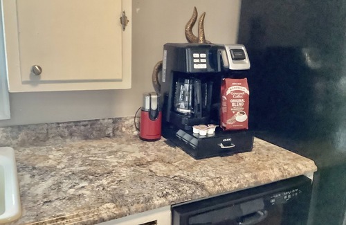 Aksarben - Elmwood Park House | QUIET Private Midtown blocks UNMC Traveling Nurses minutes to ZOO