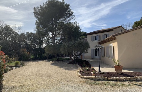 Saint-Cannat House | Quiet Provencal farmhouse 15 minutes from Aix-en-Provence