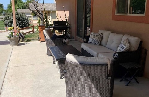 Montrose House | Quiet rancher at end of Cul De Sac - within minutes of all Montrose has to offer