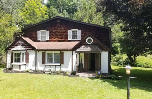 Redstar House | Quiet & Relaxing 3BR Cottage Near New River Gorge
