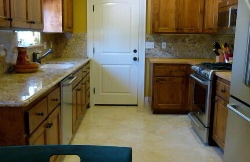 Eldridge Cottage | Quiet & Relaxing Cottage Nestled Next To an Orchard Minutes to Town Square