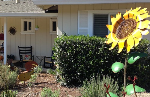 Eldridge Cottage | Quiet & Relaxing Cottage Nestled Next To an Orchard Minutes to Town Square