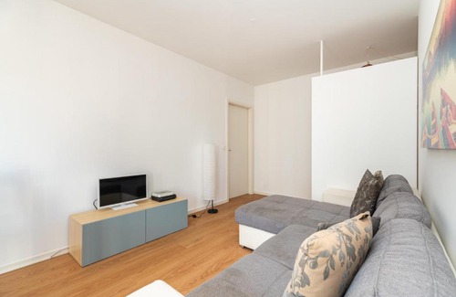 Falca Apartment | Quiet, relaxing flat in Entrecampos