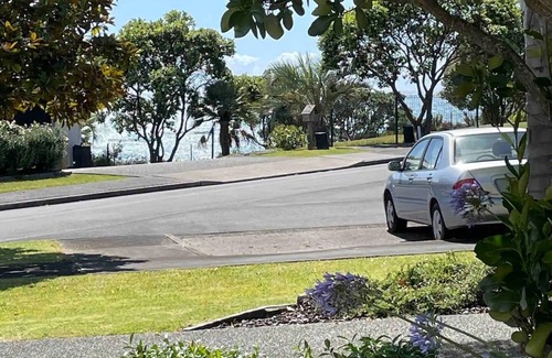 Manly Apartment | Quiet restful unit with seaviews