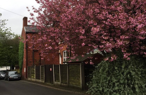 Droylsden Other | Quiet retreat 20 minutes from the city, 10 minutes from the motorway,