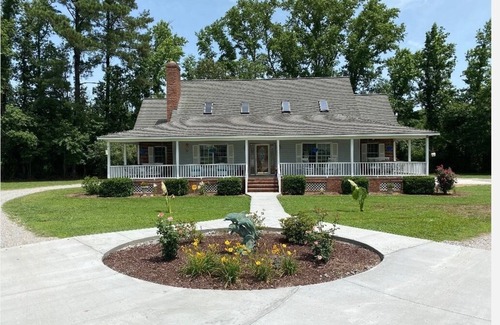 Chocowinity House | Quiet Retreat Outside Greenville: "Las Flores"