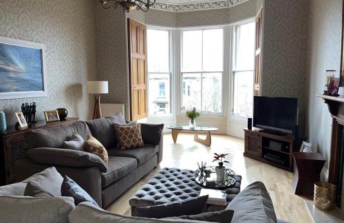 Merchiston House | Quiet room in vibrant Bruntsfield with private parking